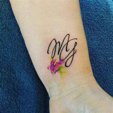 tatuajes con iniciales|tatuajes iniciales con significado.